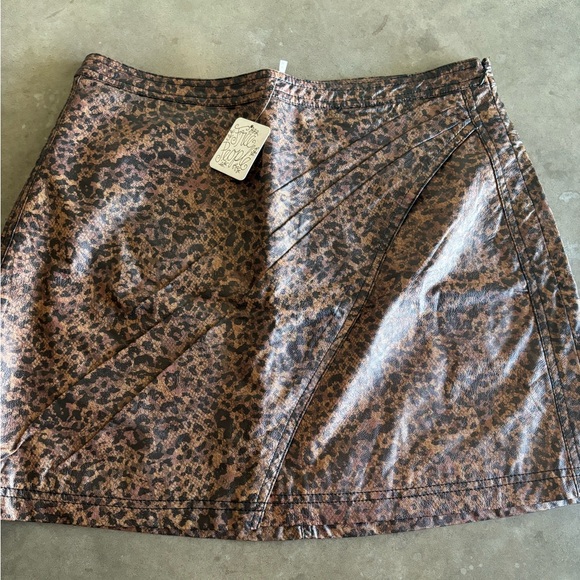 NWT Free People Printed Fake Out Brown Leopard Print Faux Wrap Mini‎ Skirt - Picture 4 of 8